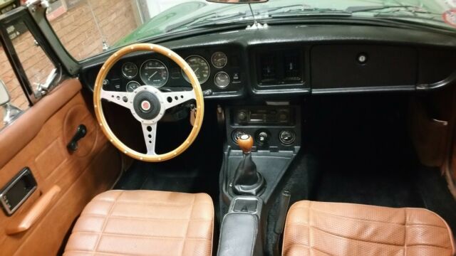 MG MGB 1977 image number 16