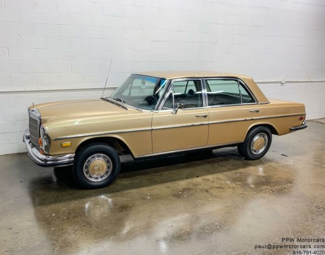 Mercedes-Benz 300-Series 1970 image number 16