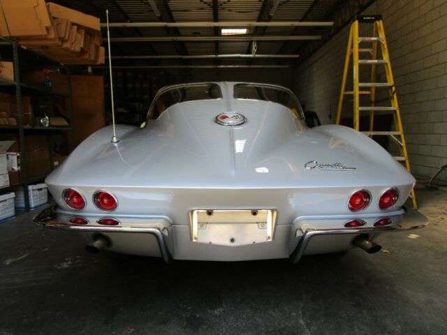 Chevrolet Corvette 1963 image number 10