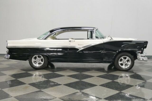 Ford Fairlane 1956 image number 15