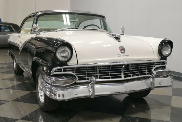 Ford Fairlane 1956 image number 17