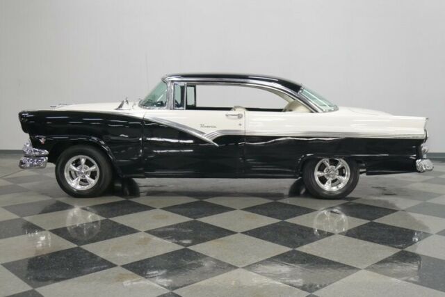 Ford Fairlane 1956 image number 26