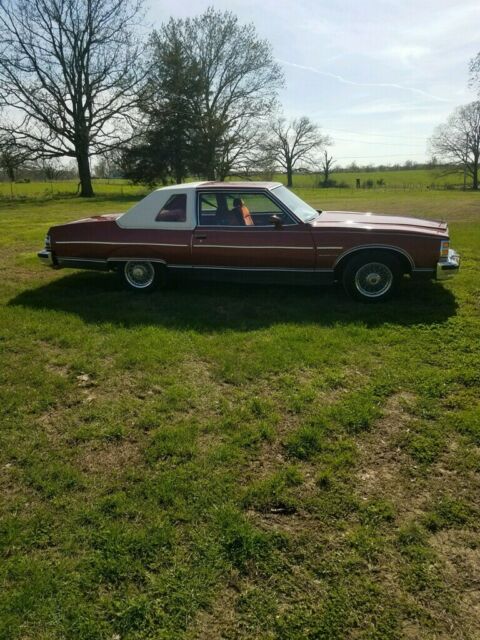 Pontiac Bonneville 1979 image number 0