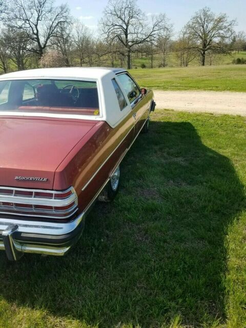 Pontiac Bonneville 1979 image number 2
