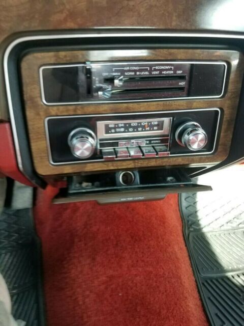 Pontiac Bonneville 1979 image number 37