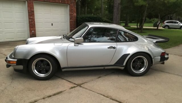 Porsche 911 1976 image number 8