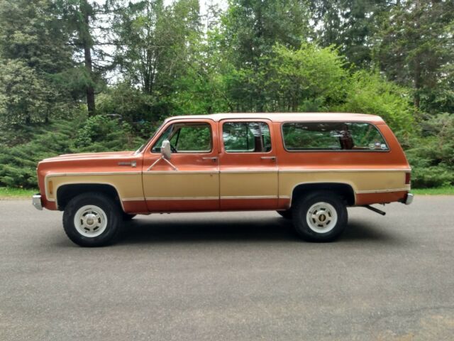Chevrolet Suburban 1977 image number 0