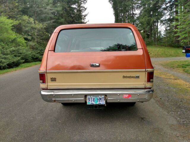 Chevrolet Suburban 1977 image number 11