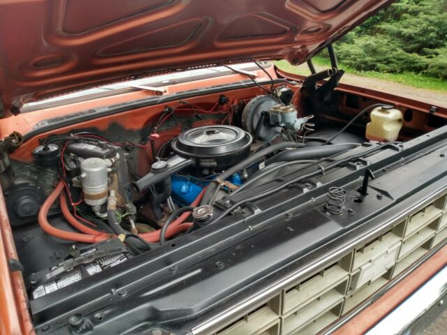 Chevrolet Suburban 1977 image number 12