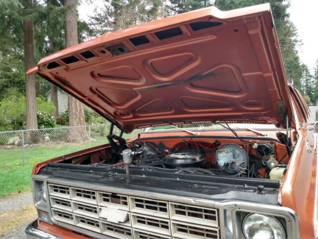 Chevrolet Suburban 1977 image number 13