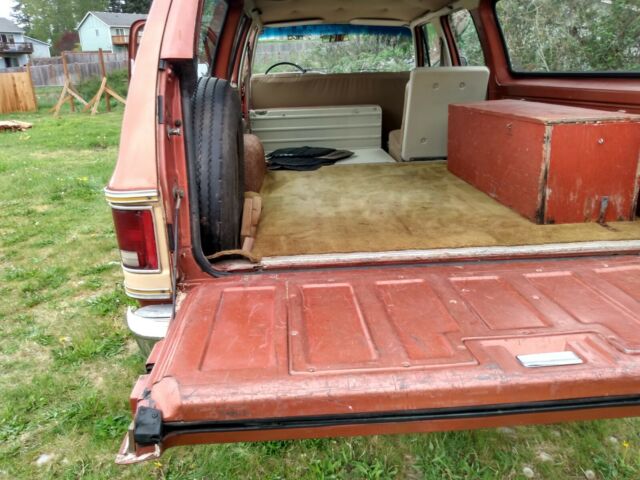 Chevrolet Suburban 1977 image number 30