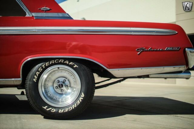 Ford Galaxie 1962 image number 31