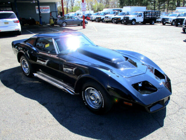 Chevrolet Corvette 1975 image number 25