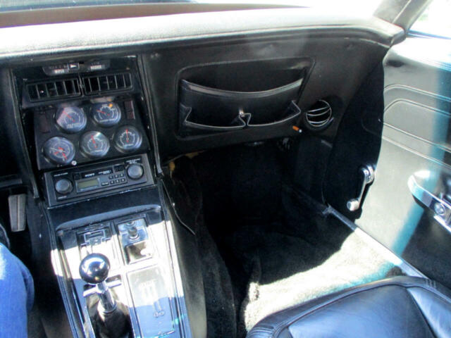 Chevrolet Corvette 1975 image number 43