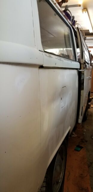 Volkswagen bus 1969 image number 32