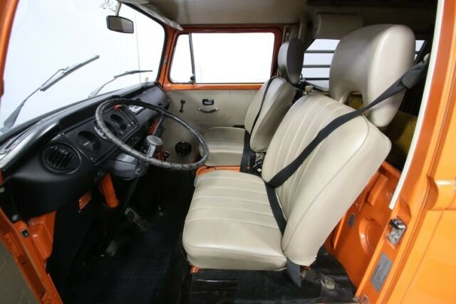 Volkswagen Bus/Vanagon 1973 image number 28