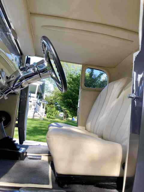 Ford Model A - 5 Window Coupe 1931 image number 8