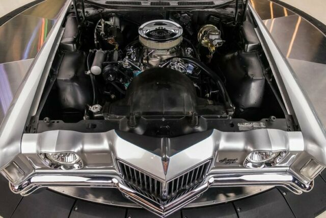 Pontiac Grand Prix 1971 image number 2