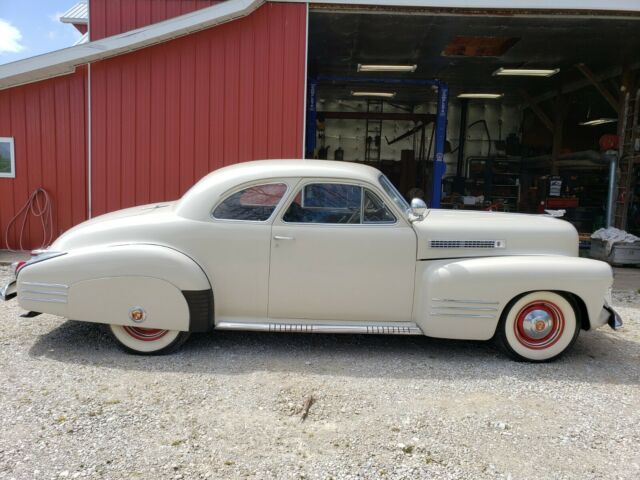 Cadillac Series 62 1941 image number 8