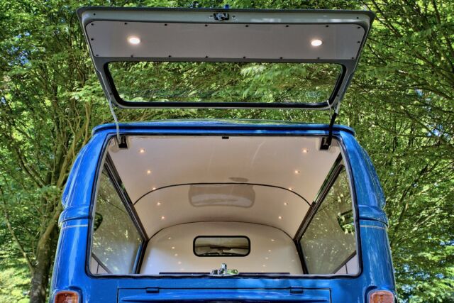 Volkswagen Bus/Vanagon 1976 image number 40