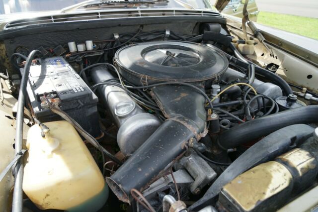 Mercedes-Benz 200-Series 1972 image number 22