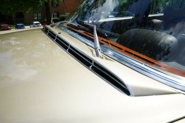 Mercedes-Benz 200-Series 1972 image number 26