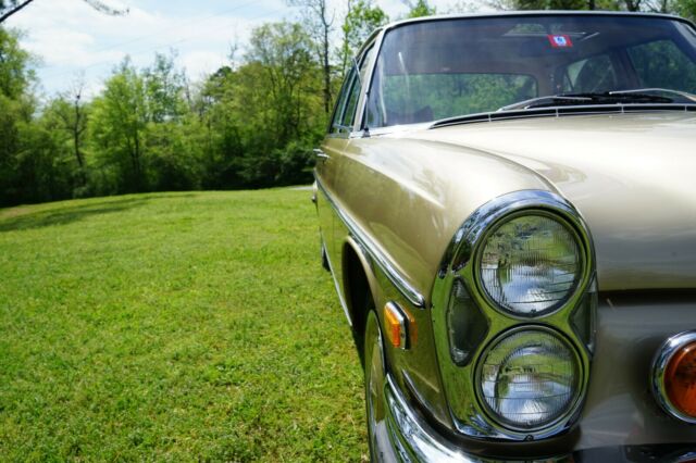 Mercedes-Benz 200-Series 1972 image number 37