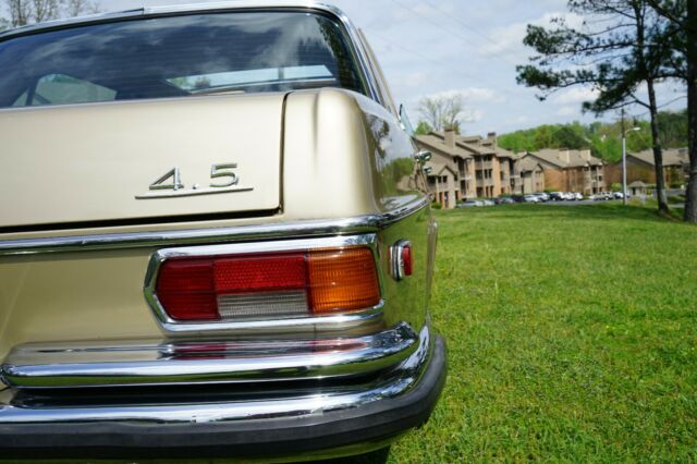 Mercedes-Benz 200-Series 1972 image number 40