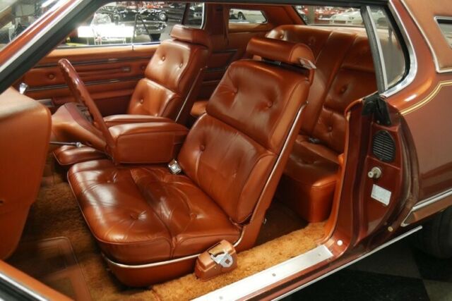 Ford Thunderbird 1975 image number 28