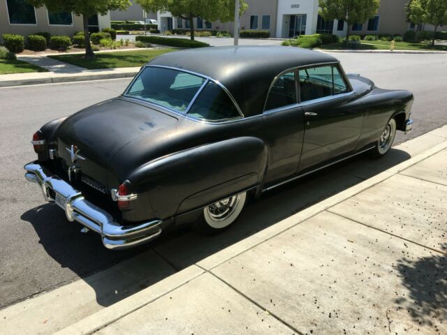 Chrysler Imperial 1952 image number 2