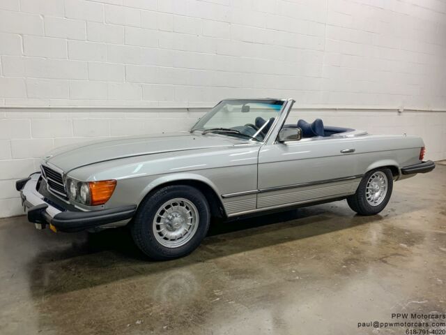 Mercedes-Benz SL-Class 1976 image number 1