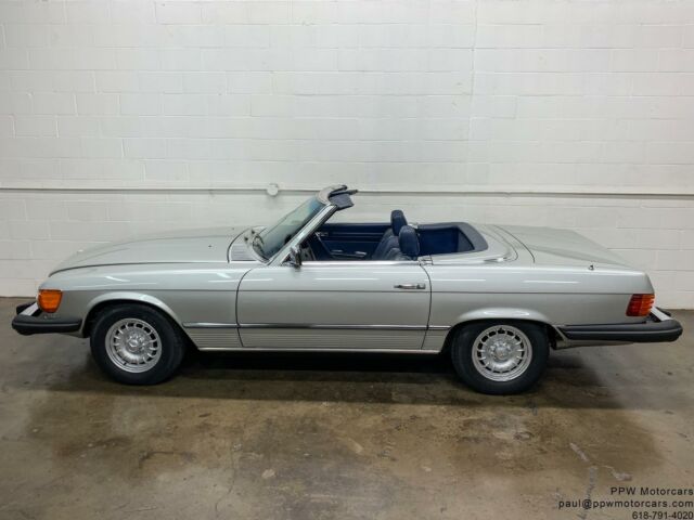 Mercedes-Benz SL-Class 1976 image number 3