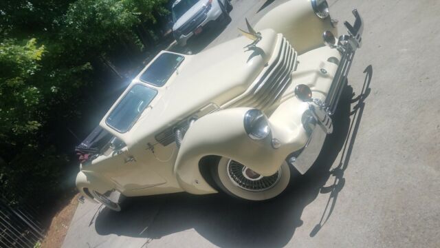 Auburn Royale 1970 image number 4
