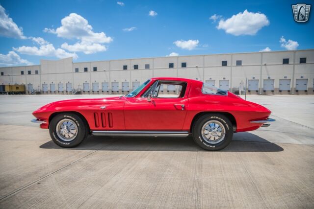 Chevrolet Corvette 1965 image number 26