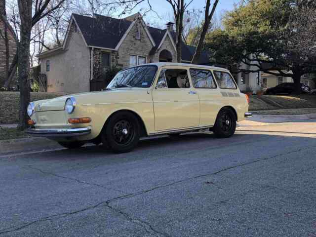 Volkswagen Squareback 1971 image number 4