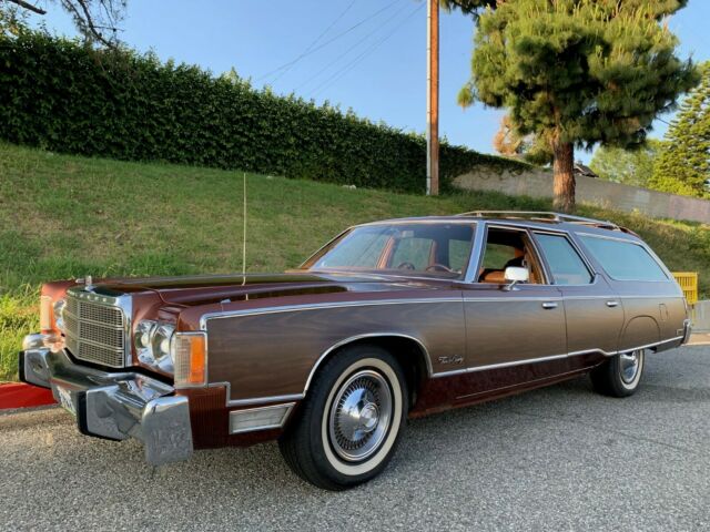 Chrysler Town & Country 1977 image number 46