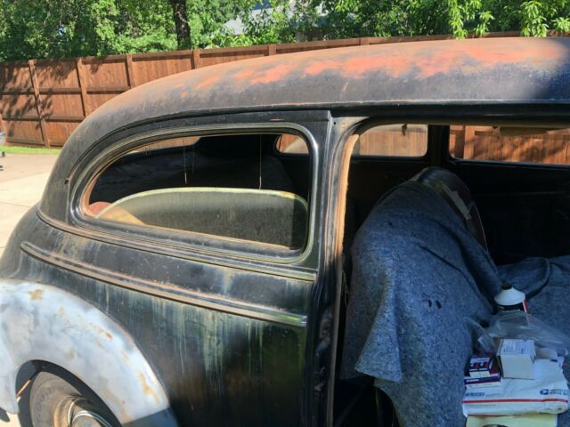Chevrolet Special Deluxe 1942 image number 29
