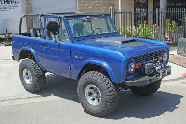 Ford Bronco 1975 image number 2