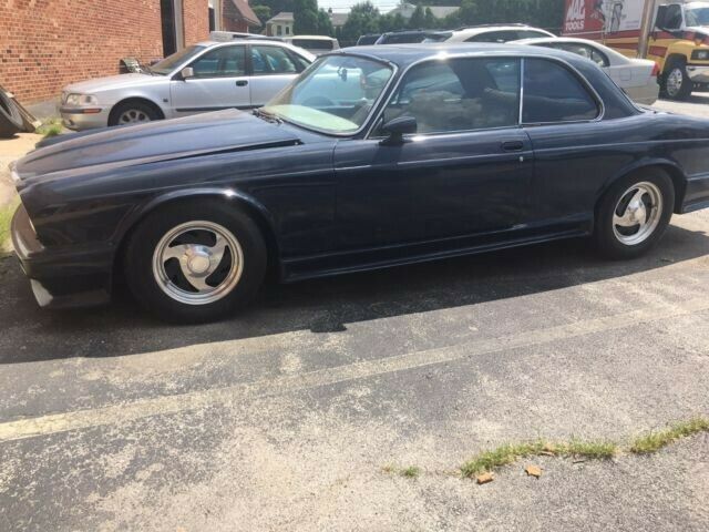 Jaguar XJ12 1972 image number 0