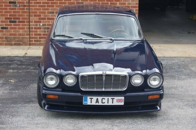 Jaguar XJ12 1972 image number 11