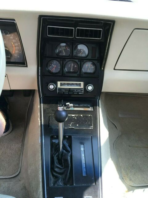 Chevrolet Corvette 1978 image number 30