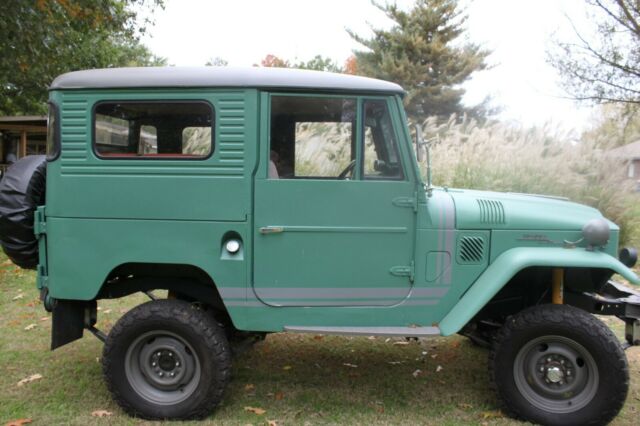 Toyota Land Cruiser 1965 image number 13