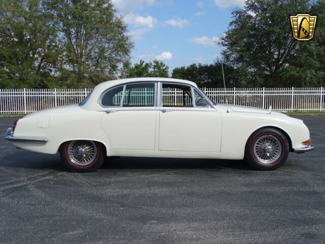Jaguar S-Type 1967 image number 21