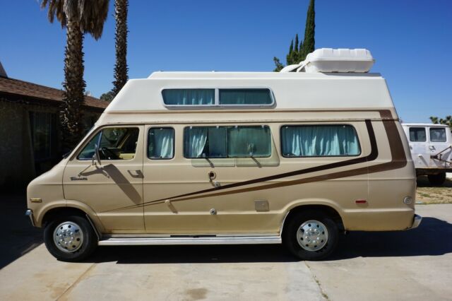Dodge B200 Van 1978 image number 2