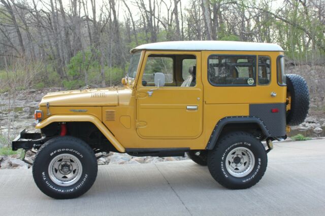 Toyota Land Cruiser 1977 image number 1