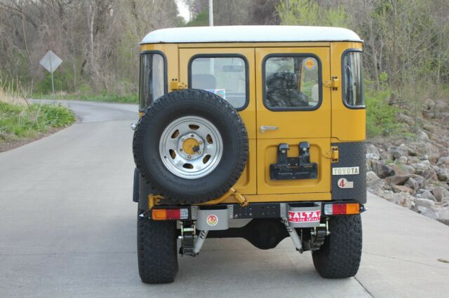 Toyota Land Cruiser 1977 image number 3