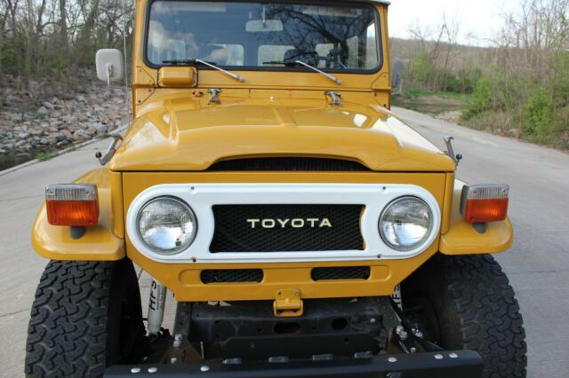 Toyota Land Cruiser 1977 image number 34