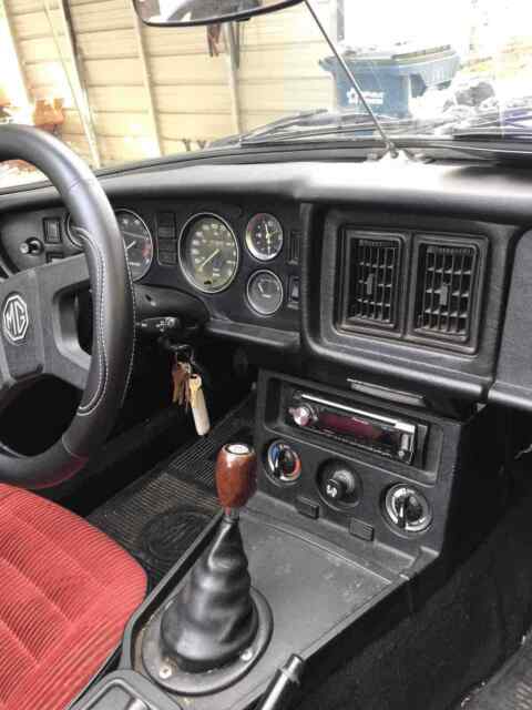 MG MGB 1979 image number 19