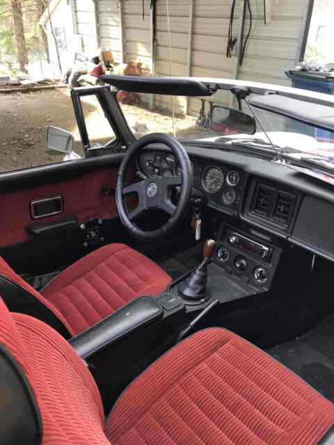 MG MGB 1979 image number 21