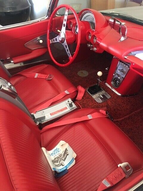 Chevrolet Corvette 1961 image number 1